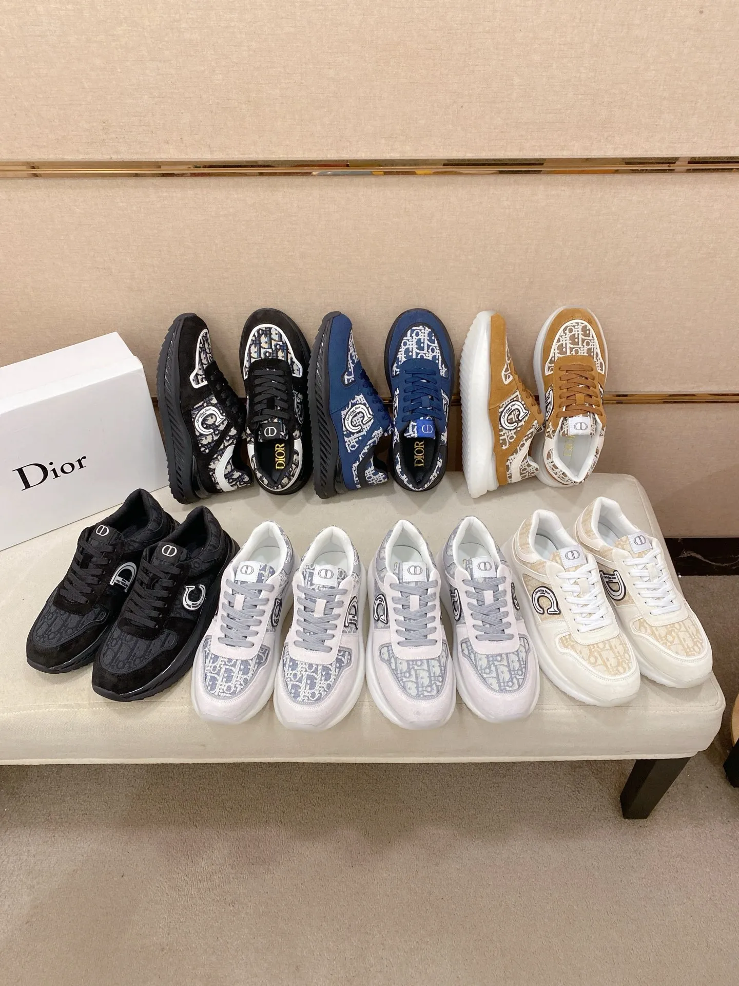Men's shoes💰 462💰🇮🇹🇮🇹Dior d The new model is on sale at the same time at the counter. The upper 🇮🇹 is imported Italian first-layer cowhide, and the lining is fully imported sheepskin 💪💪. It is a complete 1⃣️ to 1⃣️ replica 🇮🇹💪💪, ⚠ Sole: The original sole is specially provided by the original factory. The exclusive movable molded sole is super comfortable. ⚠Original factory single goods, 🔍🔍high quality, you can enter and leave the counter at will, welcome to compare⚠. Code number:38-44
